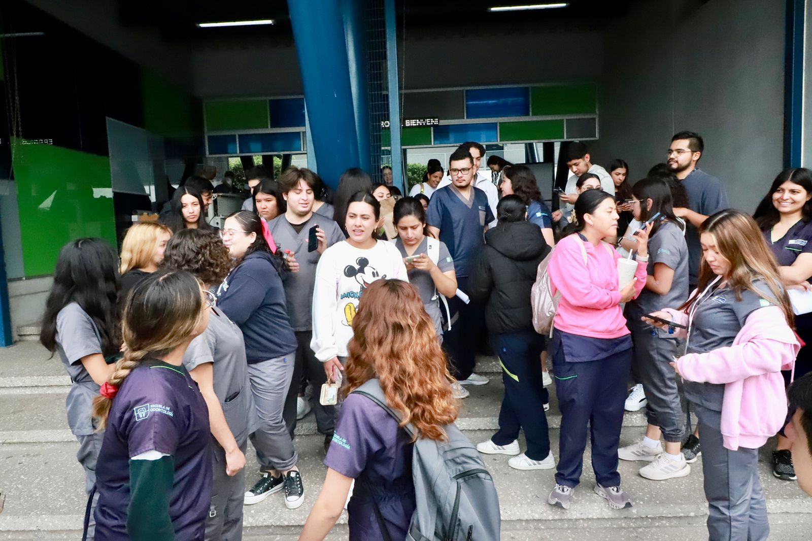 SE MANIFESTAN ESTUDIANTES DE LA UNIVERSIDAD CUAUHTÉMOC