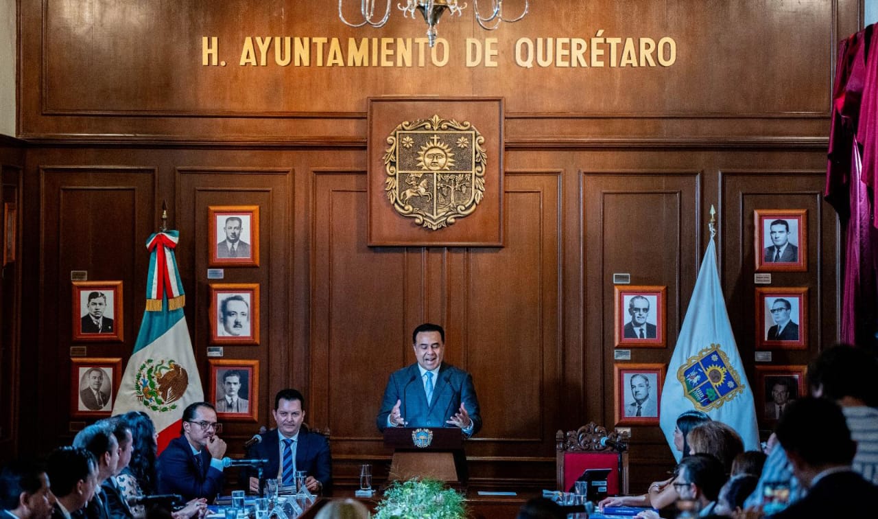 Luis Nava entrega informe de Gobierno al ayuntamiento