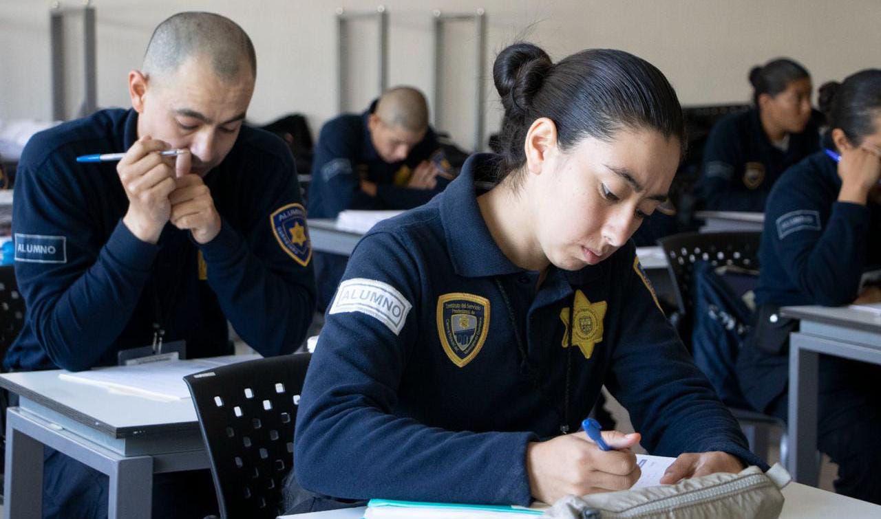 Egresados en TSU en Policía Preventivo de la SSPMQ, podrán tramitar cédula estatal