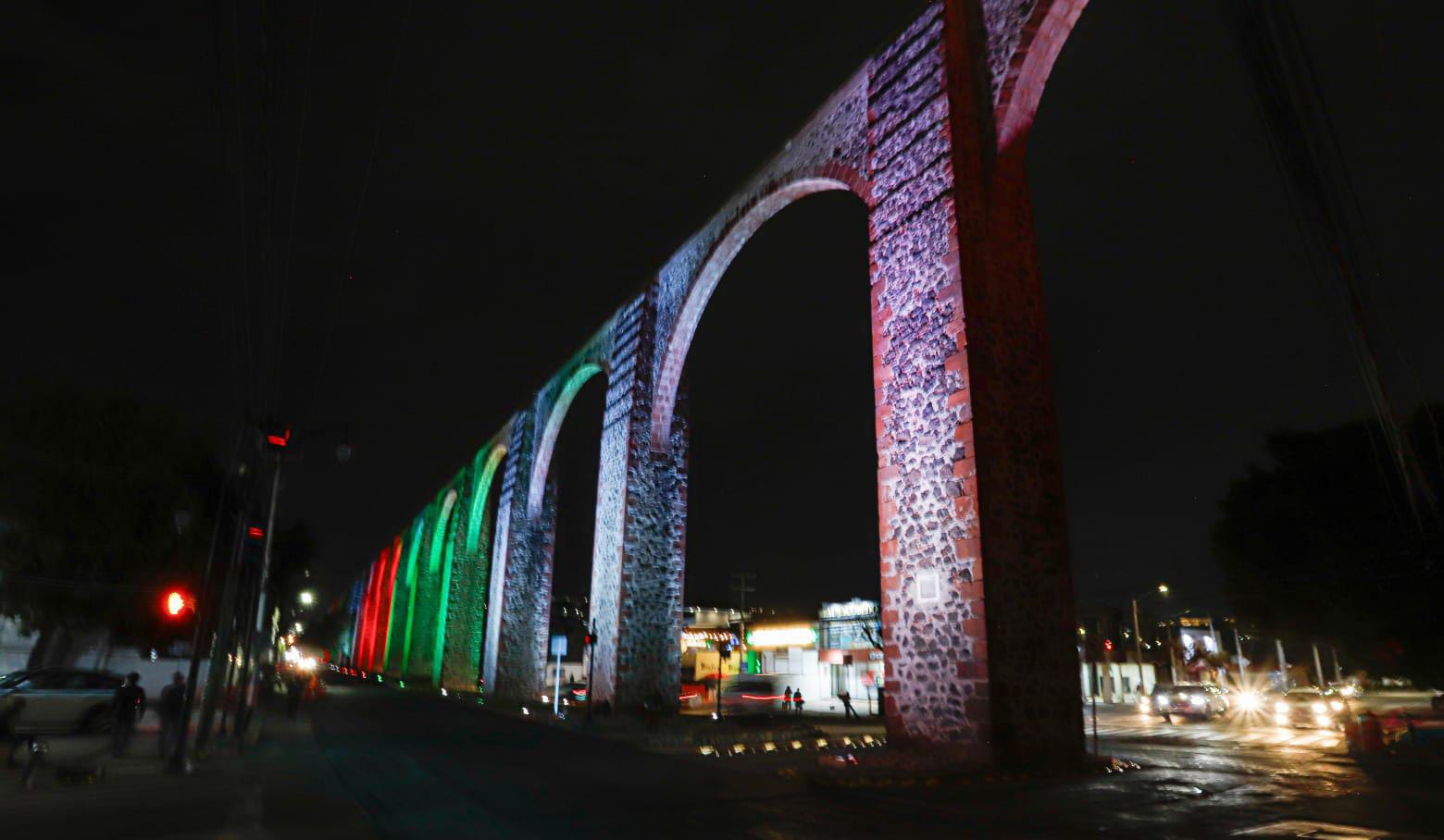 Inaugura Luis Nava iluminación en Los Arcos