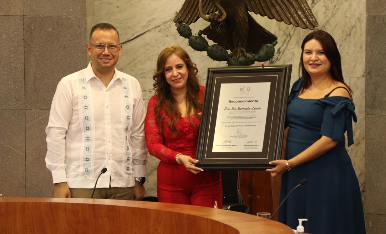 Destaca IEEQ en libro contribuciones de organismos públicos locales electorales