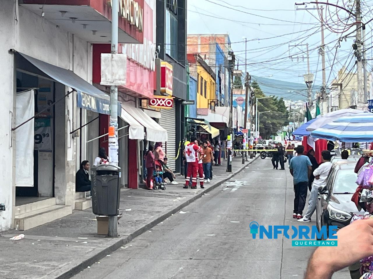 Fallece trabajador, al caer un elevador a un costado del Mercado Escobedo