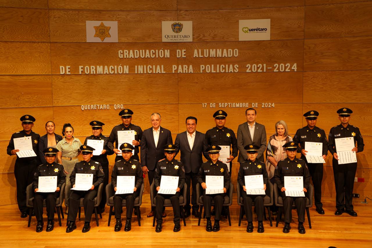 Entregan constancias a 13 graduados del curso de Formación Inicial para Policías