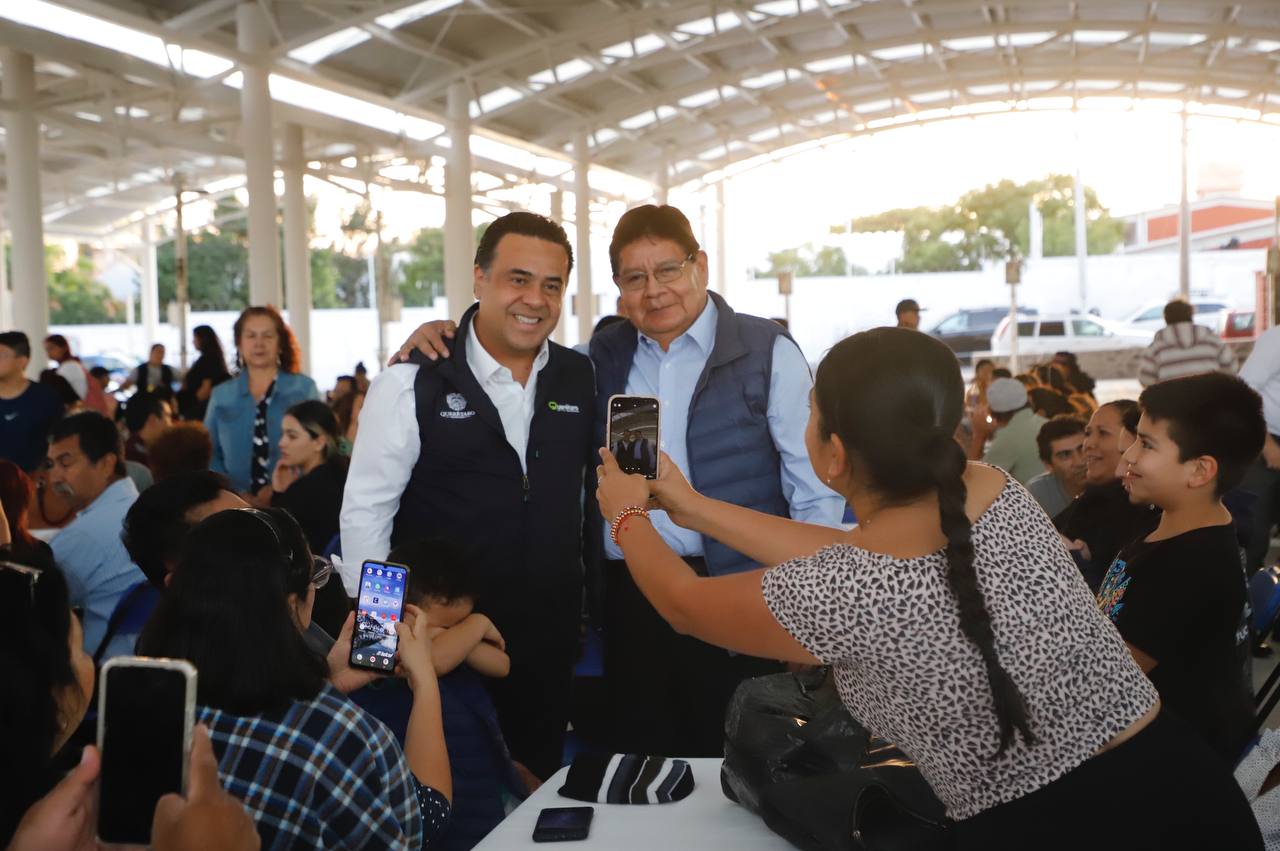 Entrega Luis Nava techumbre de tianguis Cuicatecos