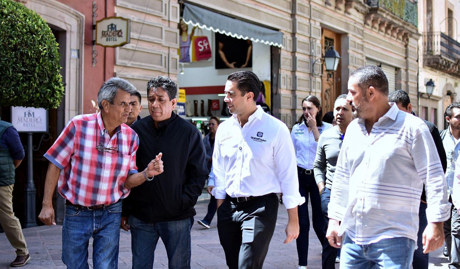 Se reúne Felifer Macías con vecinos y comerciantes del Centro Histórico