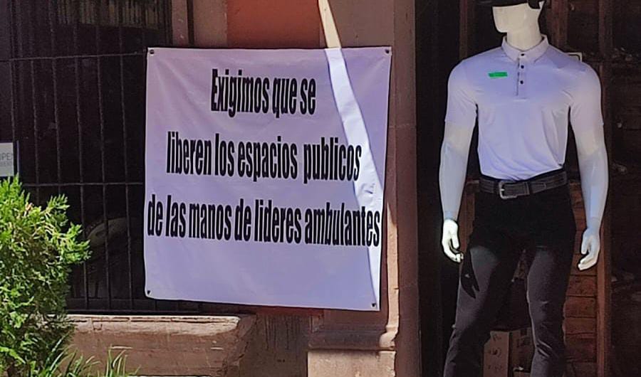 Comerciantes del Mercado de La Cruz piden frenar el ambulantaje en Querétaro