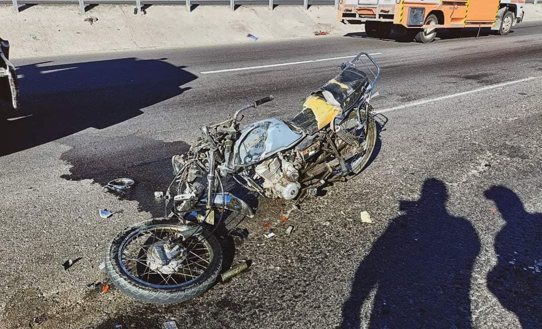 Motociclista se estrella contra tráiler en la Querétaro – San Luis Potosí