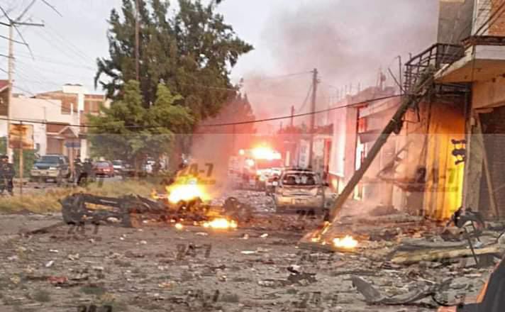 EXPLOTA COCHE BOMBA EN LAS INSTALACIONES DE LA POLICÍA DE ACÁMBARO GTO