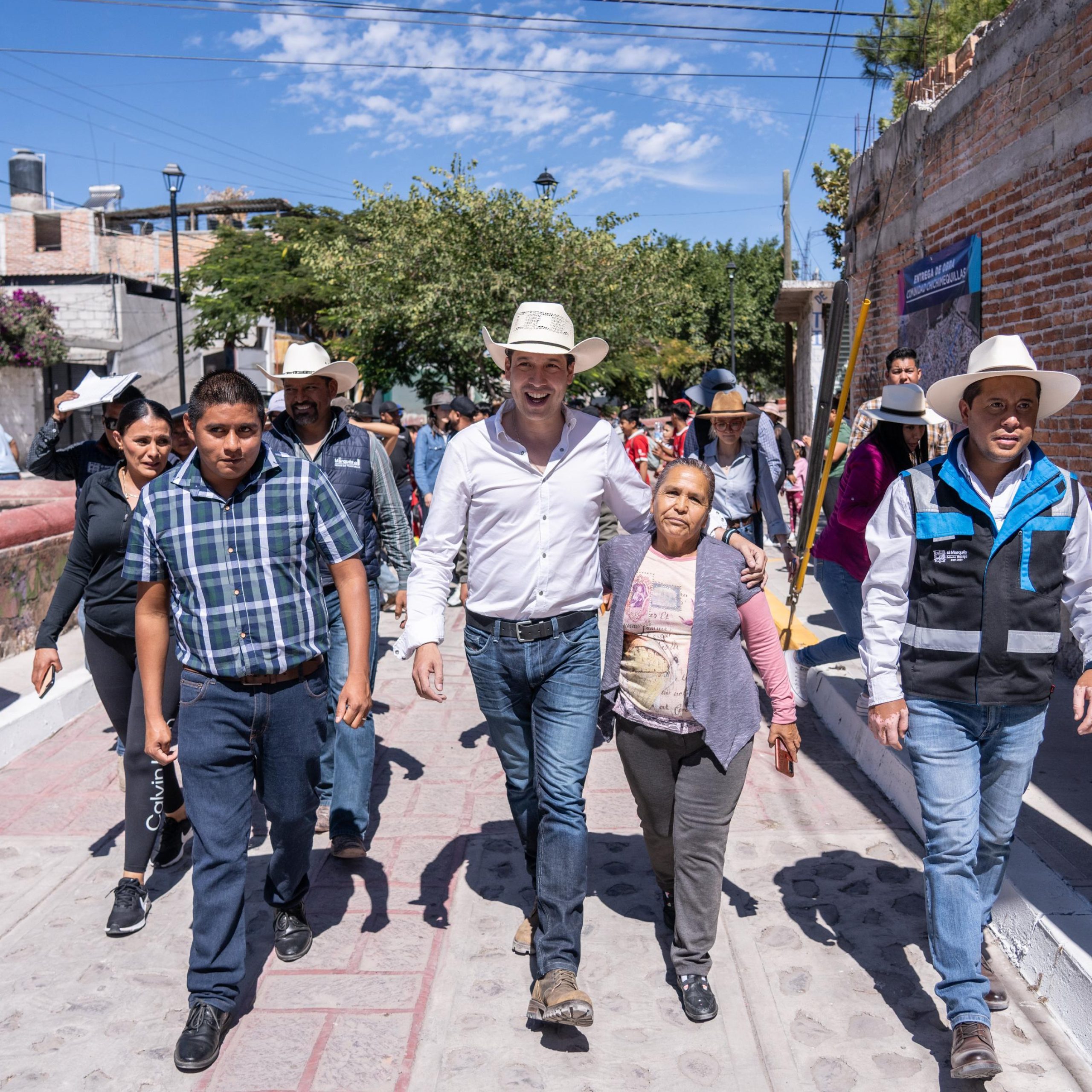 Rodrigo Monsalvo entrega obras de infraestructura de servicios, vial y deportiva en El Marqués