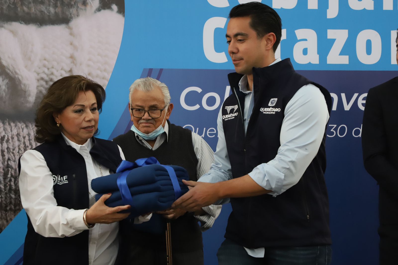 Encabezan Felifer Macías y Adriana Olvera de Macías el inicio de la colecta invernal 2024 “Cobijando Corazones”