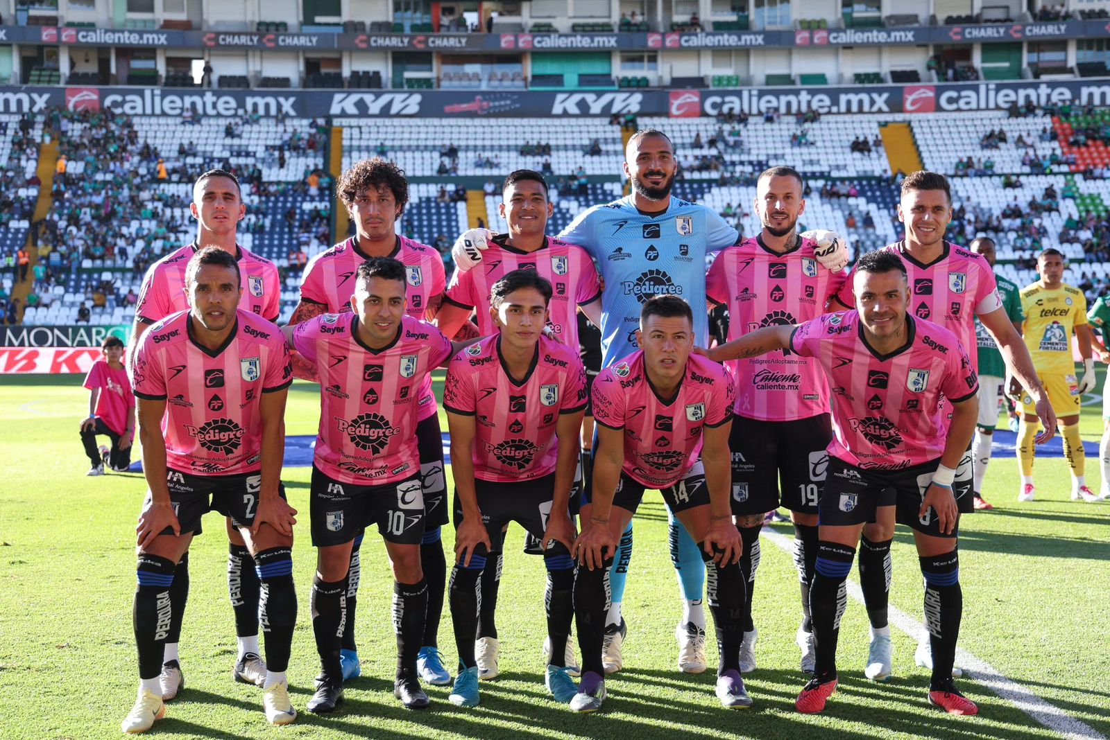 FIFA sanciona a Gallos Blancos