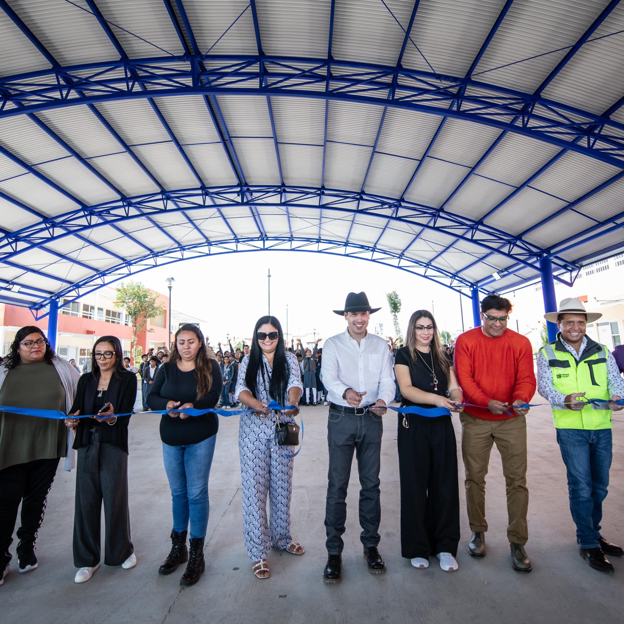 Rodrigo Monsalvo entrega infraestructura para actividades exteriores en escuelas y parques