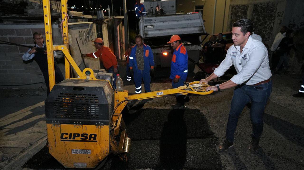 Acompaña Felifer jornada de bacheo nocturno en Bolaños