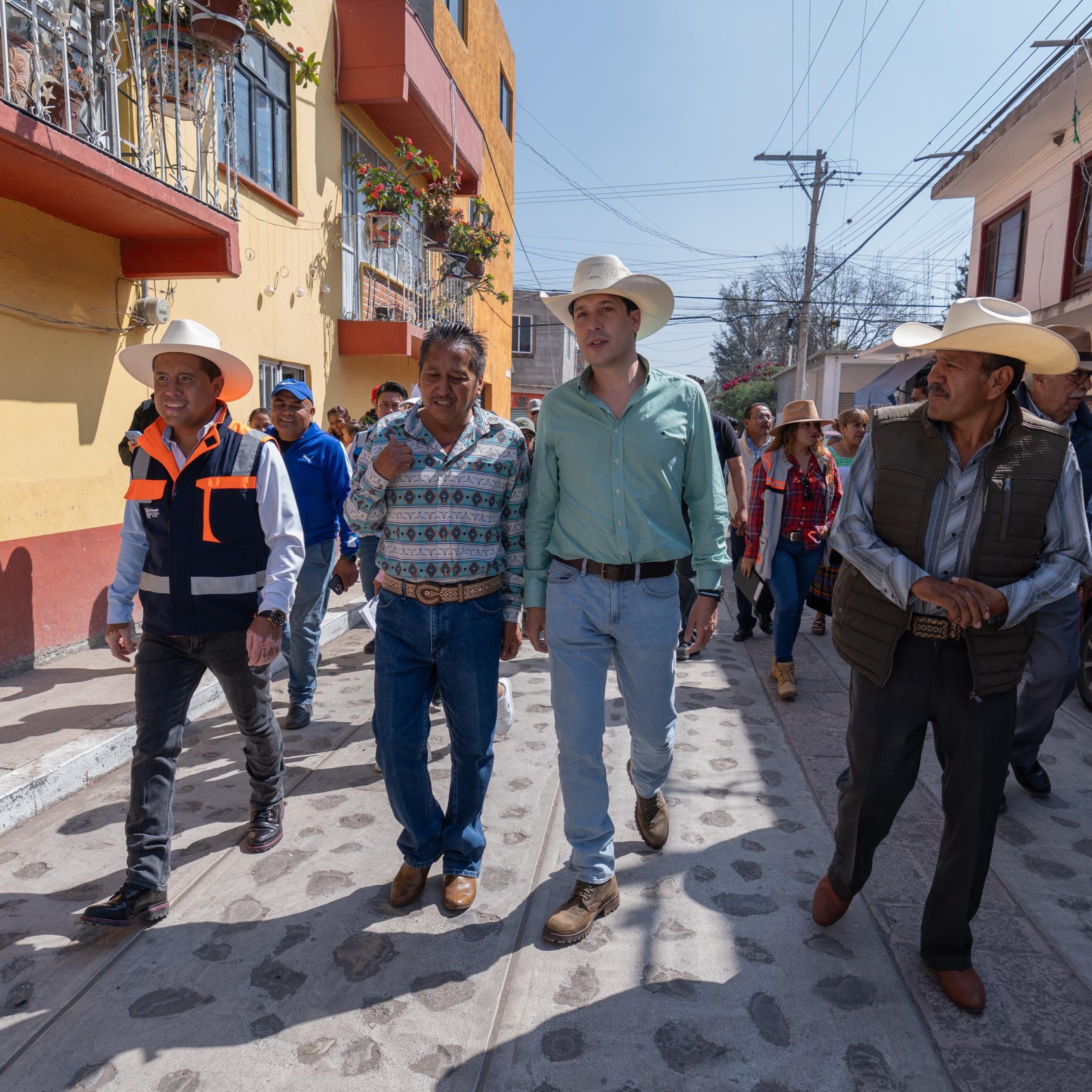 Rodrigo Monsalvo entrega obras de infraestructura deportiva y servicios básicos, en El Colorado