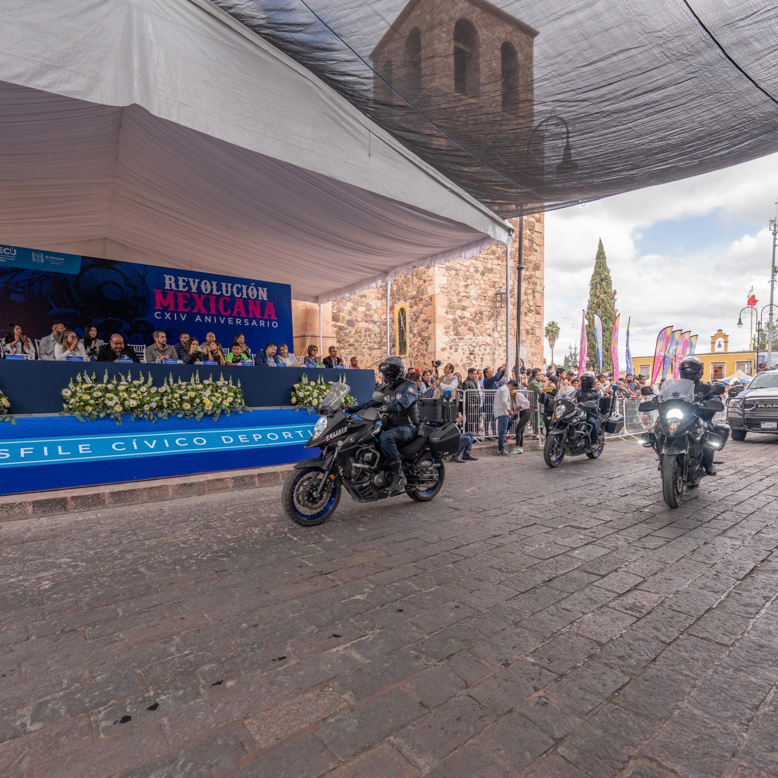 El Marqués realiza desfile conmemorativo de la Revolución Mexicana