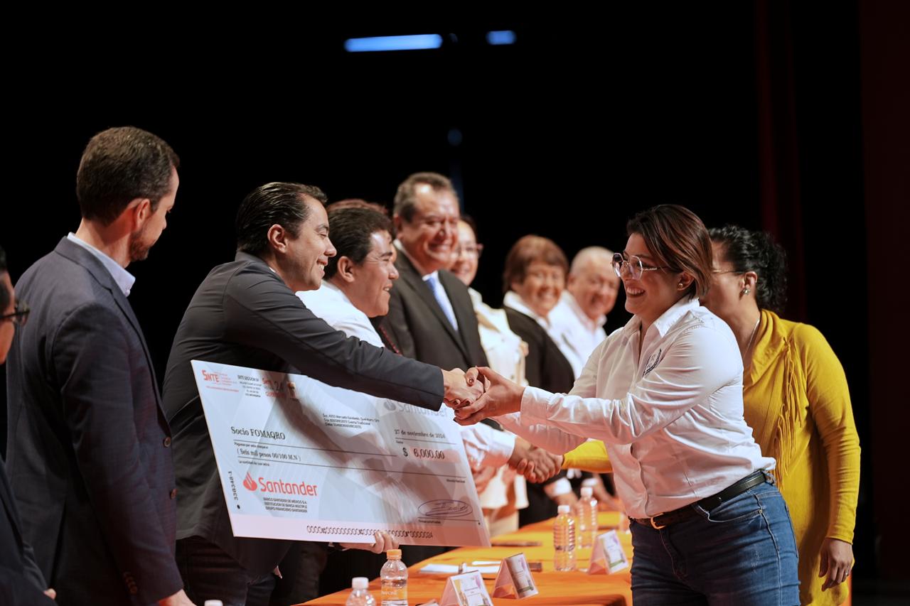 El compromiso de las y los maestros fortalece la paz y tranquilidad en Querétaro: Felifer Macías