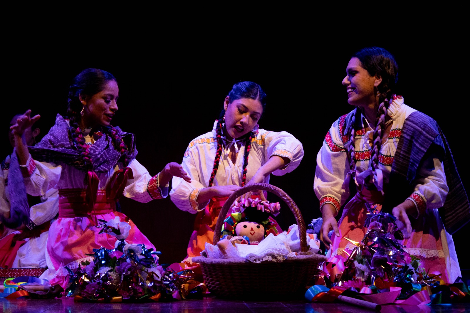 Presenta Compañía Folklórica UAQ  “Navidad Queretana” 