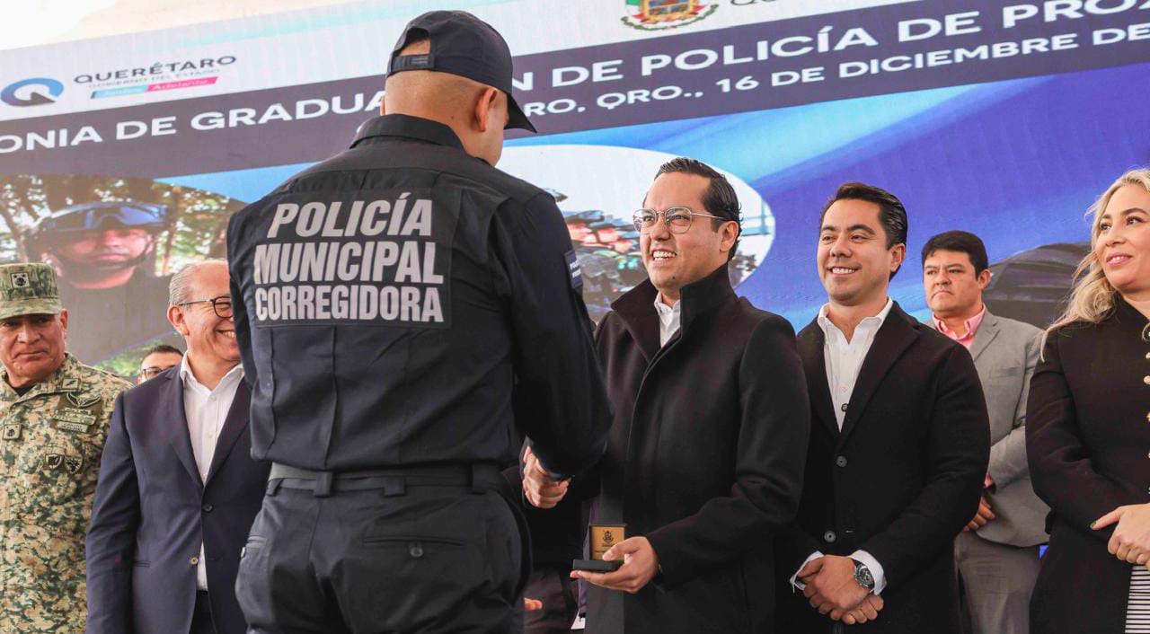 Chepe Guerrero acudió a la graduación de 123 nuevos policías