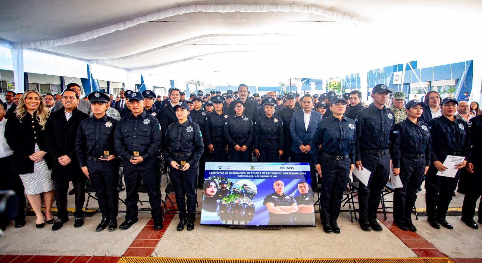 Entrega CECAFIS 123 policías de proximidad al servicio de Querétaro