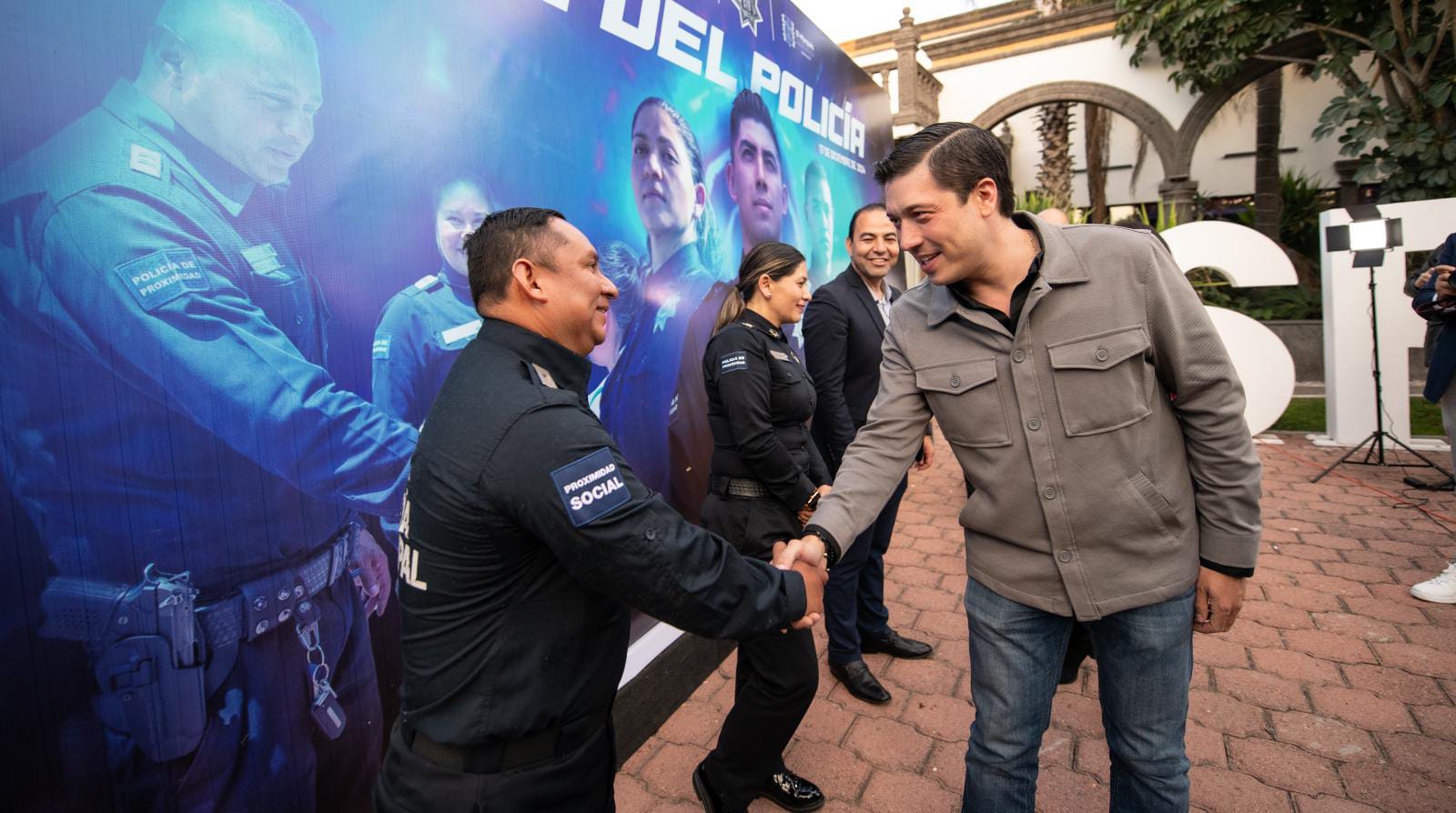 Festeja Rodrigo Monsalvo el Día del Policía en El Marqués