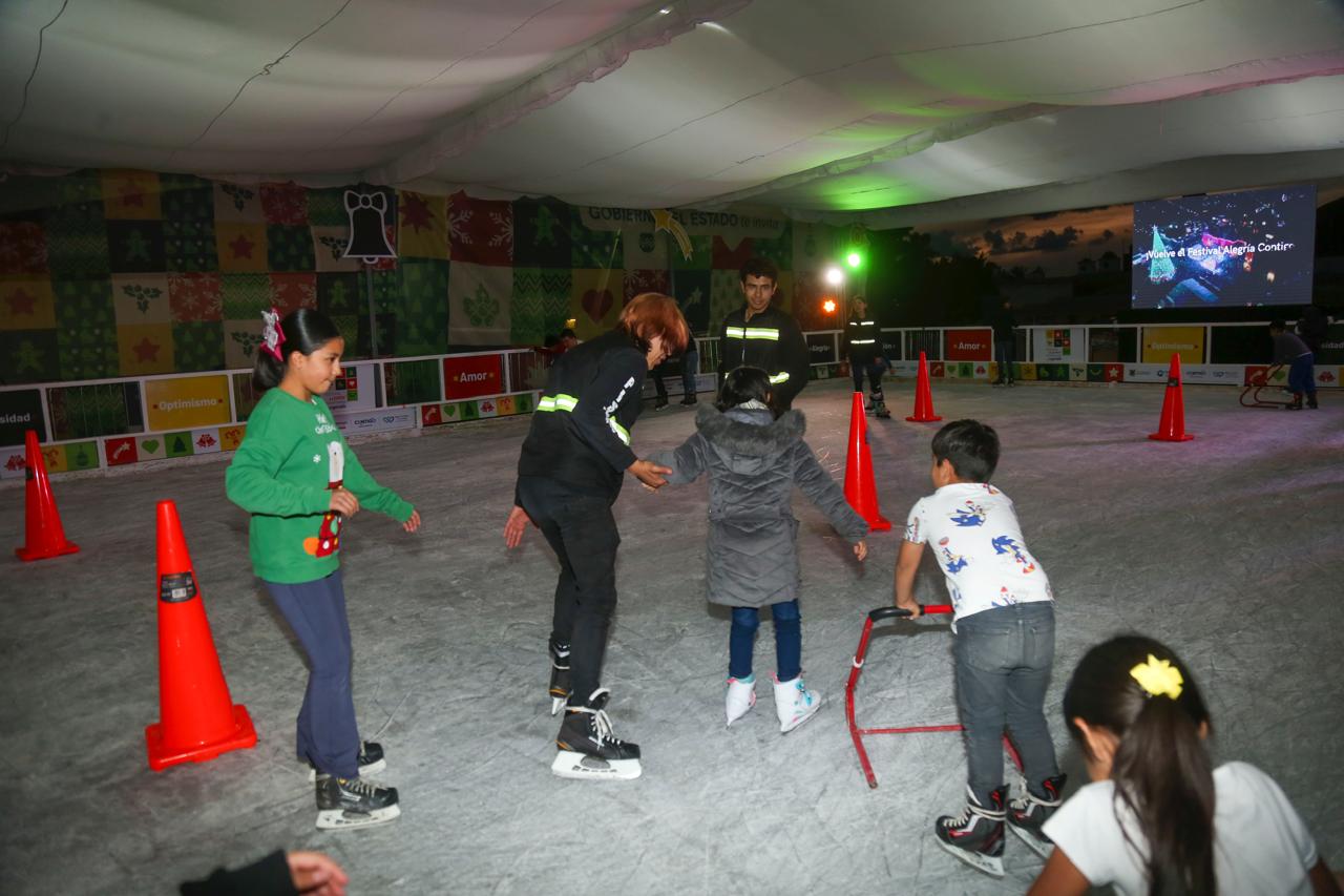 Inauguran segunda pista de hielo en la colonia Santa Bárbara