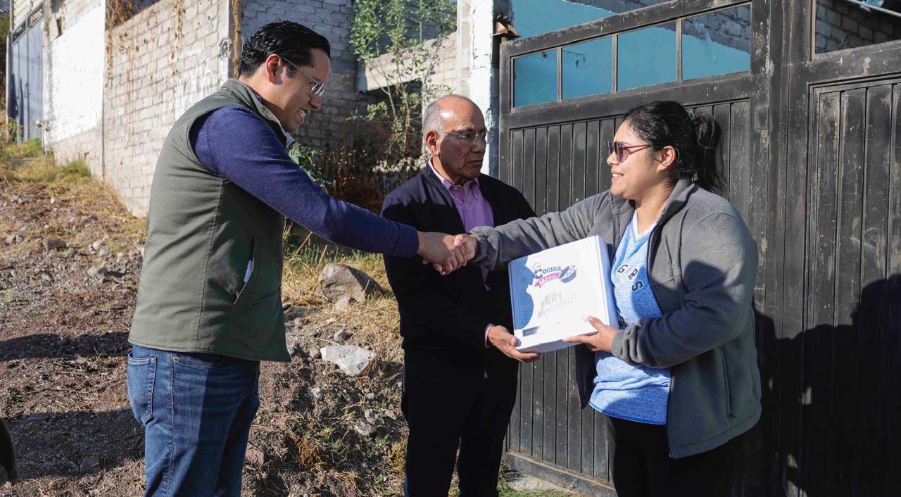 Chepe Guerrero lleva cenas navideñas a más de 2 mil 500 familias en Corregidora