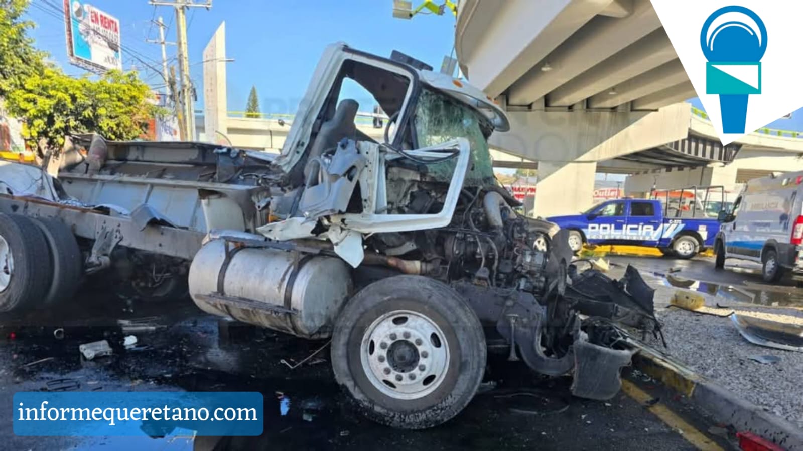 Pipa de agua cayó del puente de Santa Bárbara hay tres lesionados <br><br>