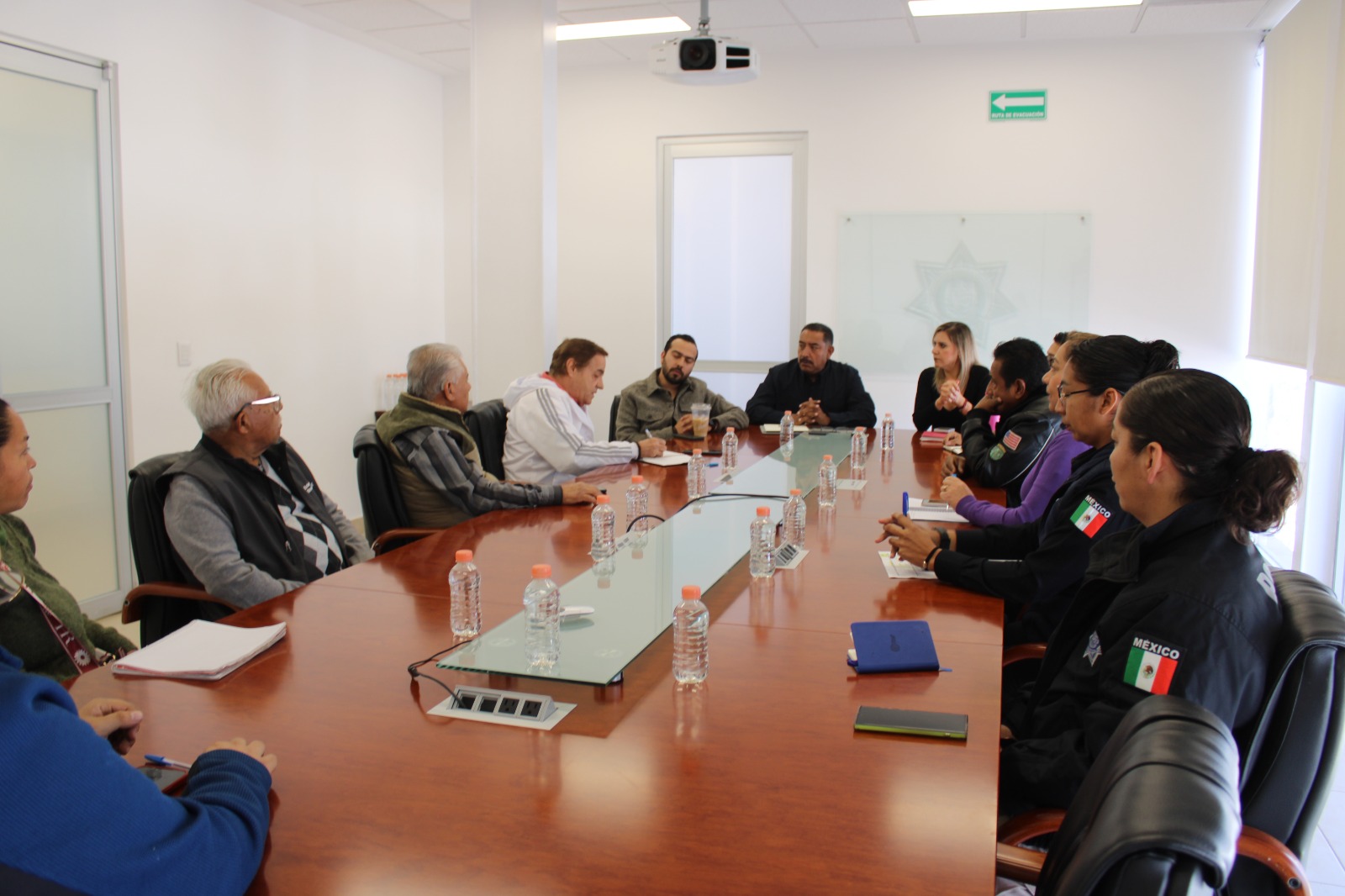 Seguridad Pública coordina esfuerzos con tianguistas para garantizar un fin de semana seguro para los Reyes Magos