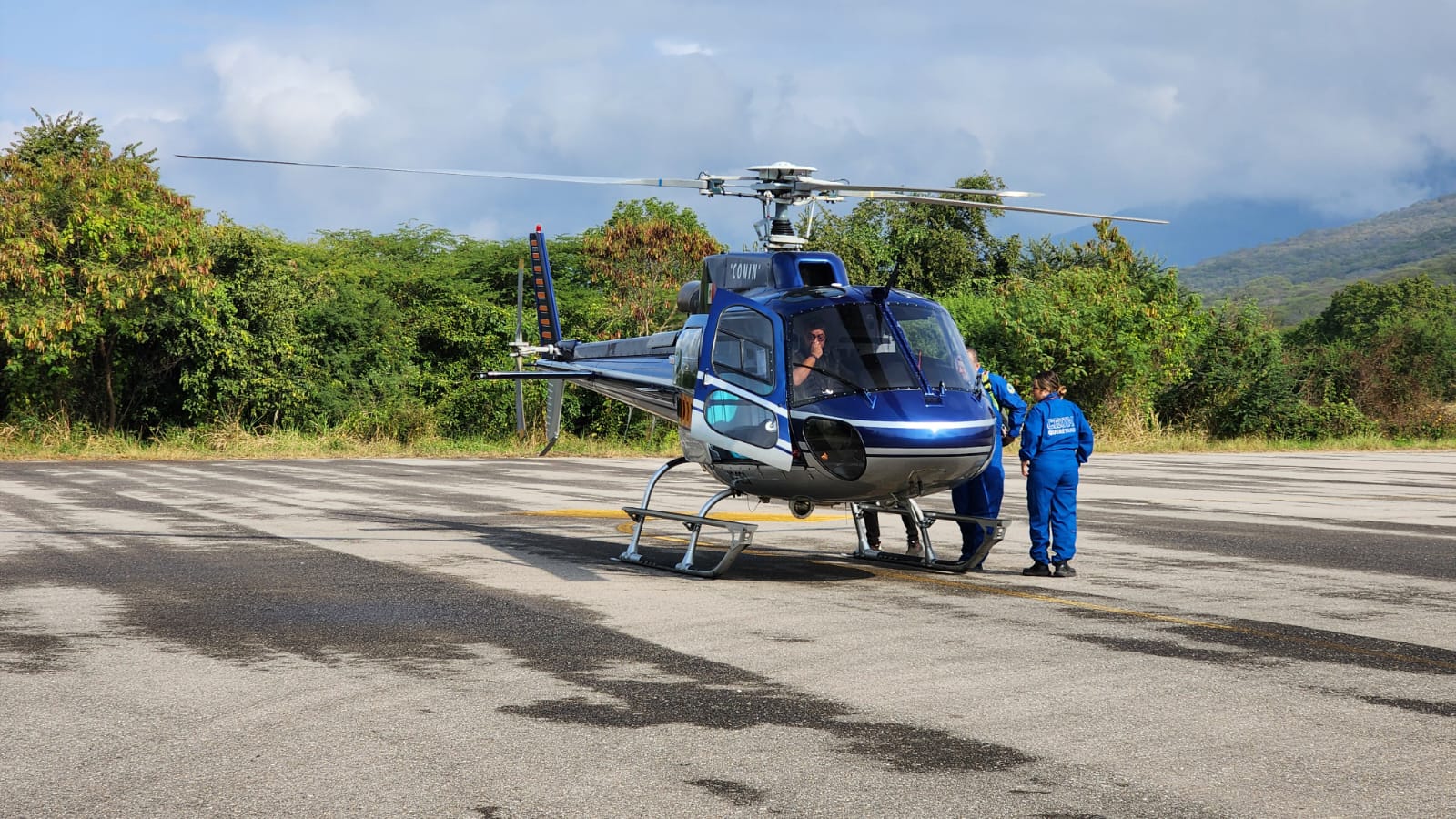 En helicóptero, trasladan a menor a la capital del estado para recibir atención médica