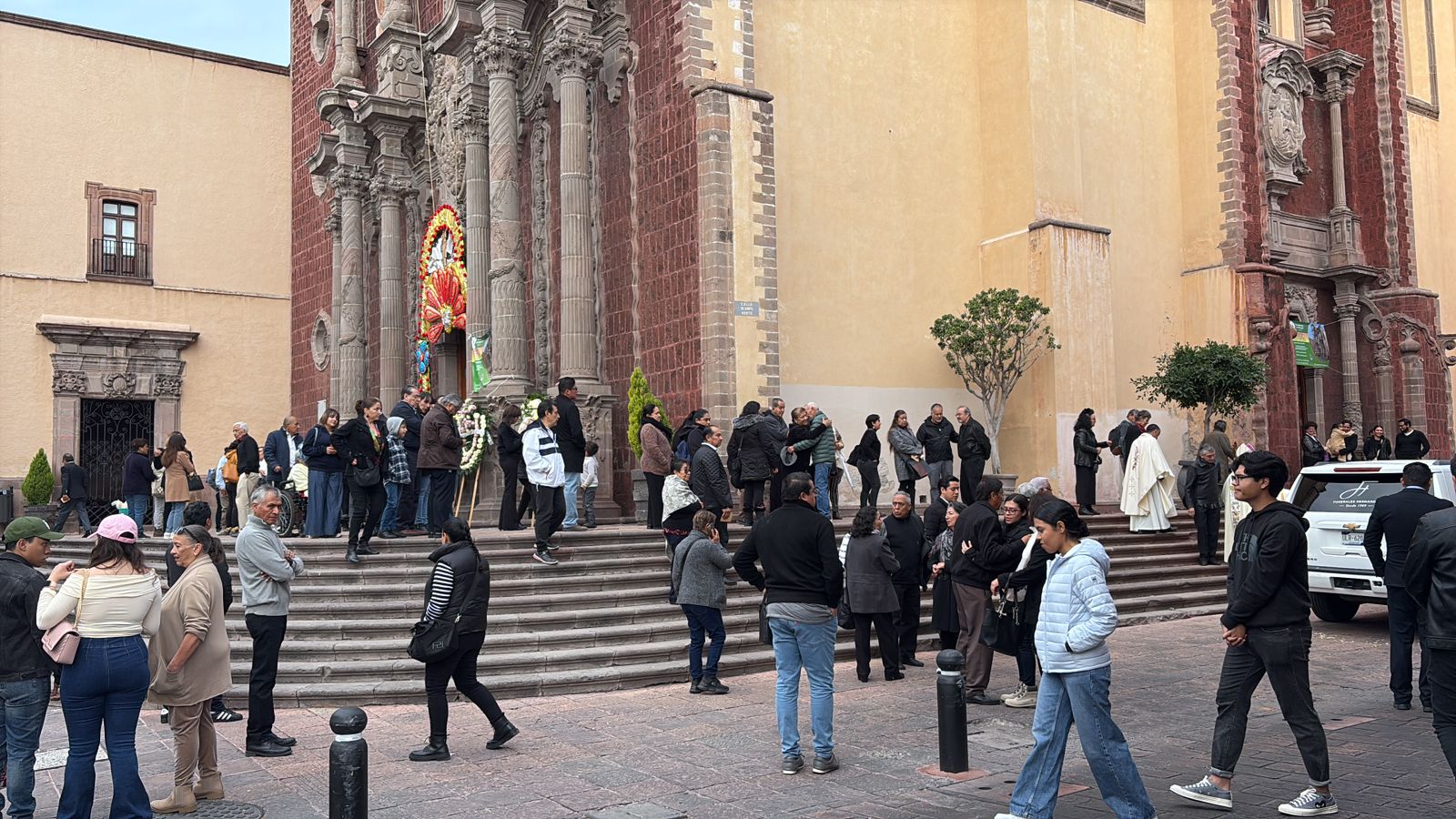 Da Obispo de Querétaro último adiós al padre Luis Ugalde