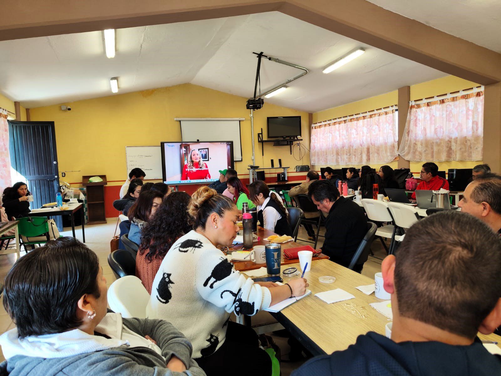 Regresan a sus actividades trabajadores de educación básica