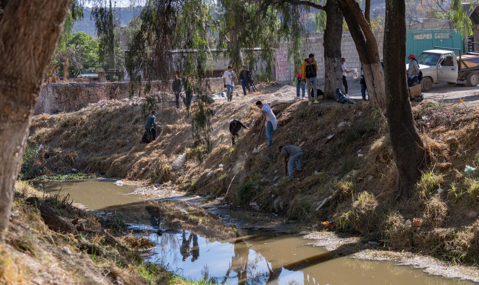 Implementa Rodrigo Monsalvo jornada de limpieza en el Río Querétaro