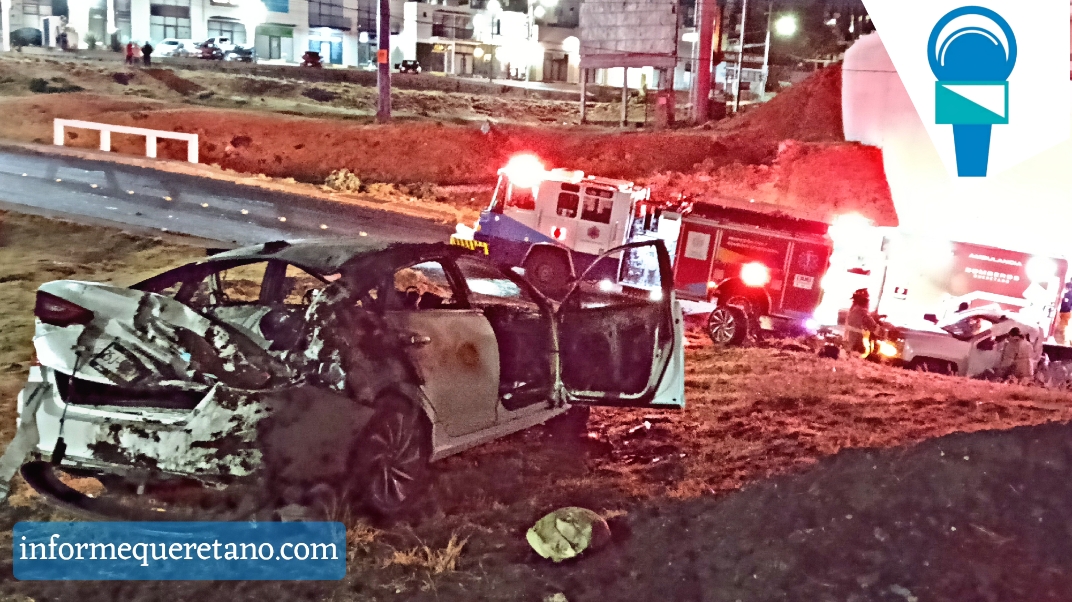 Auto cayó del Libramiento Sur Poniente al puente de Candiles