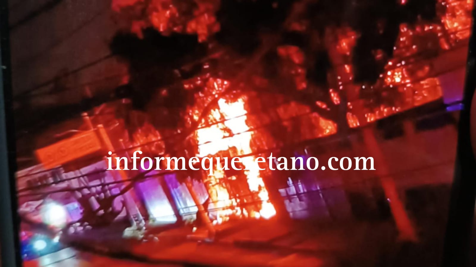 Arde bodega que almacenaba material de cómputo en El Retablo