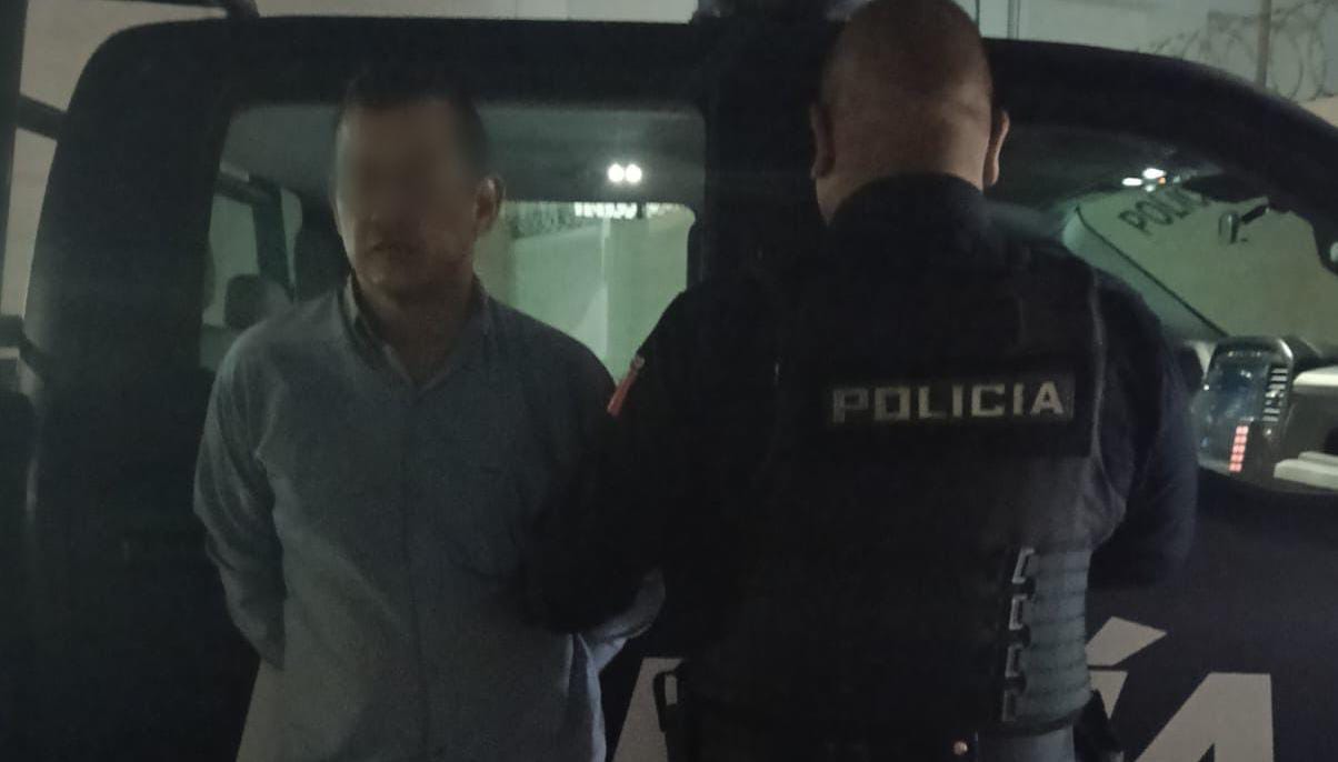 Policías de Corregidora detienen a roba estereos