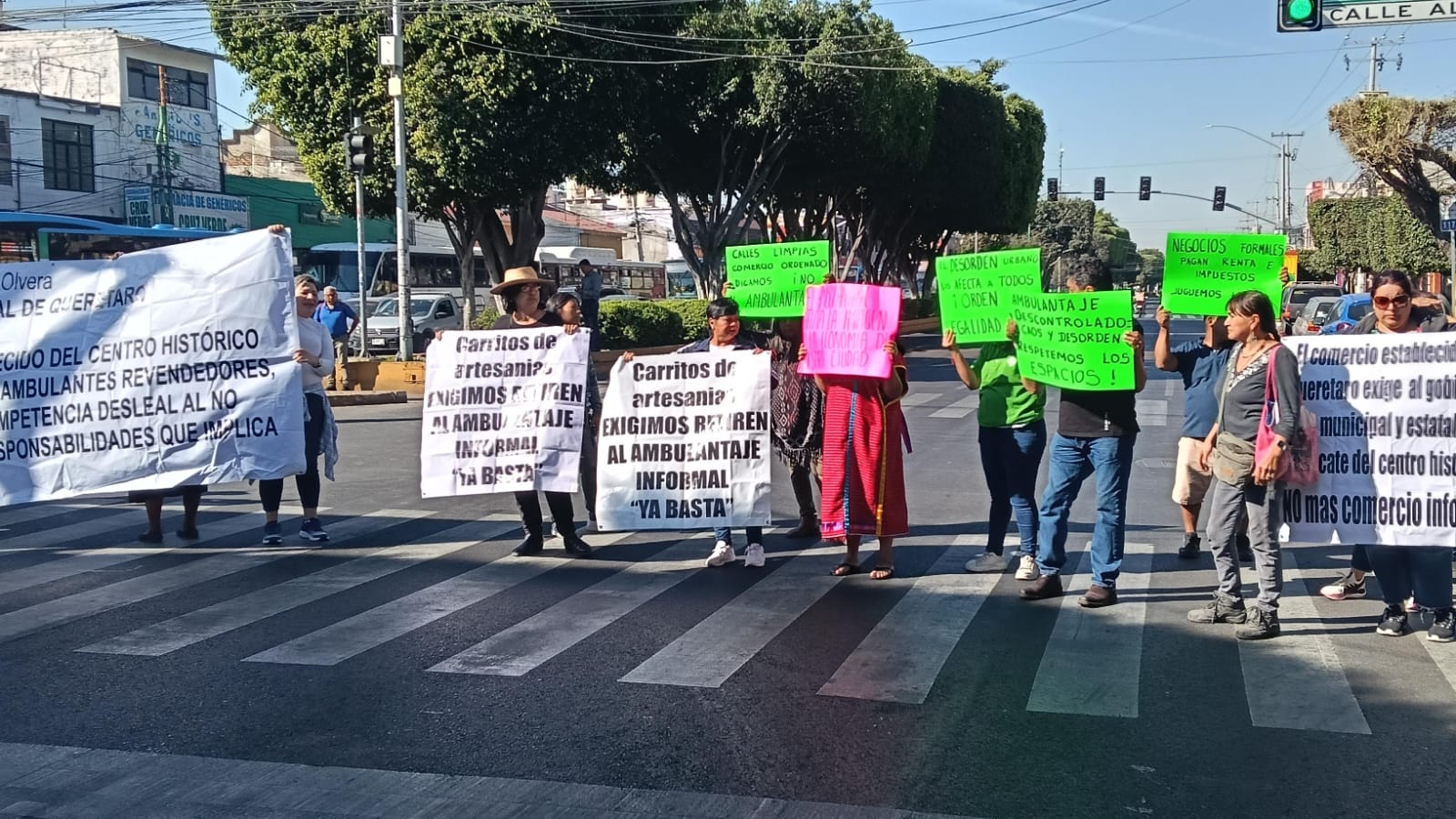 Se manifiestan comerciantes del centro para que se acabe con el ambulantaje