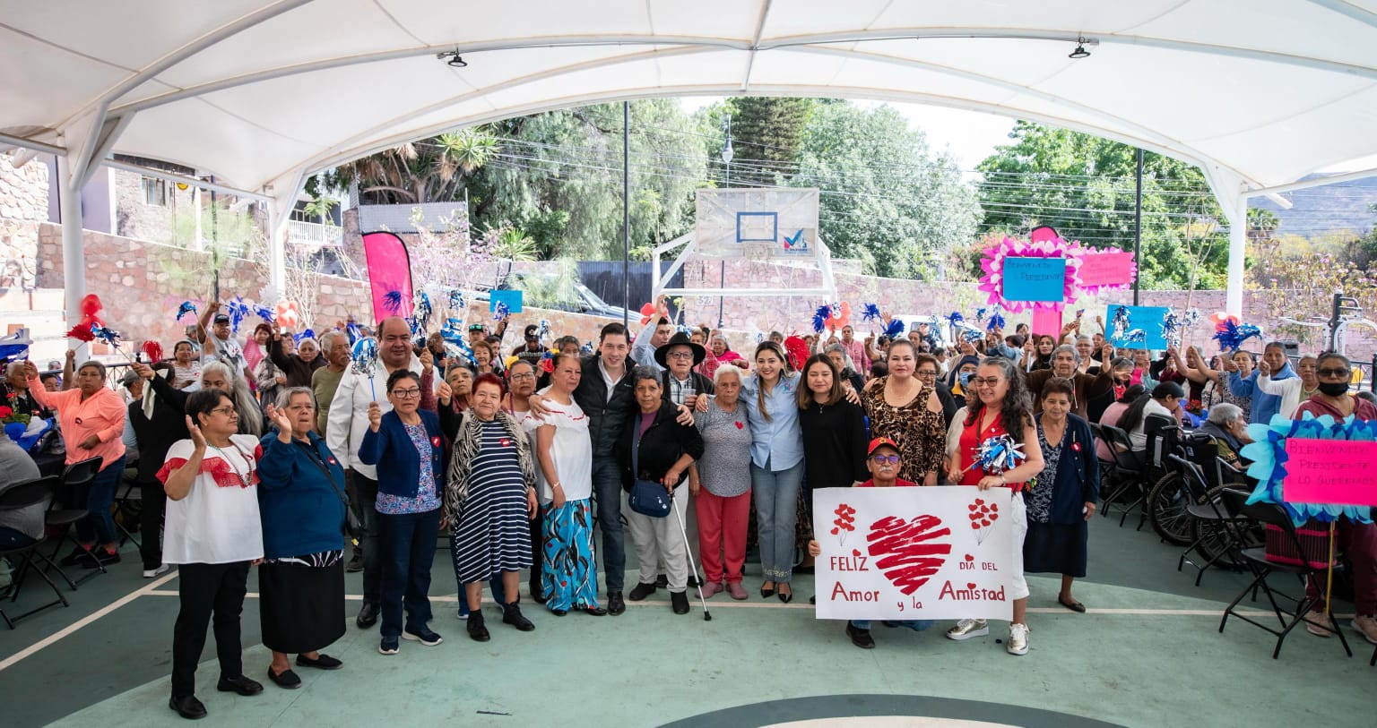 Rodrigo Monsalvo reitera el apoyo a los adultos mayores con convivio por el Día del Amor y la Amistad