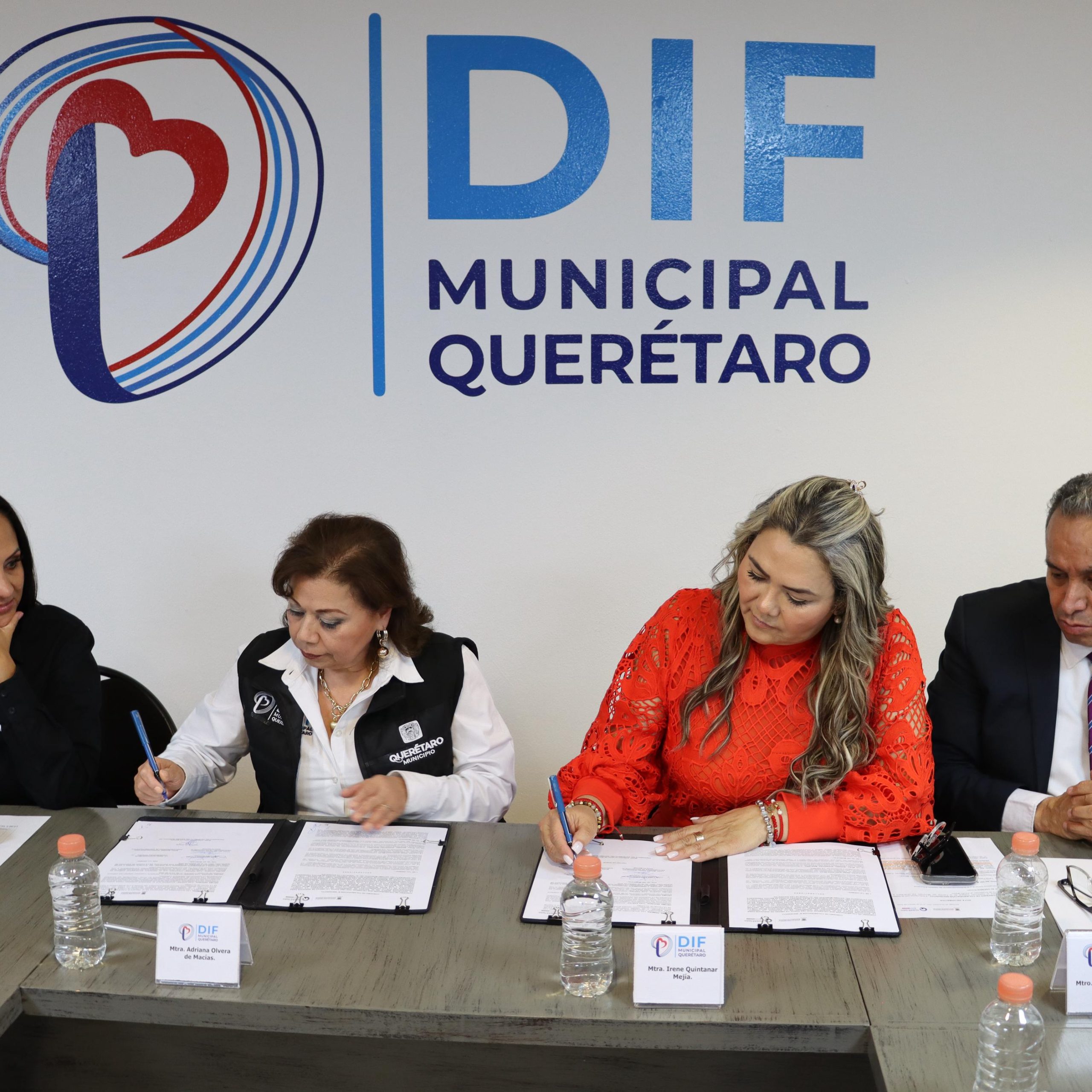 DIF Municipal Querétaro y USEBEQ firman convenio para fomentar valores y respeto hacia los abuelos