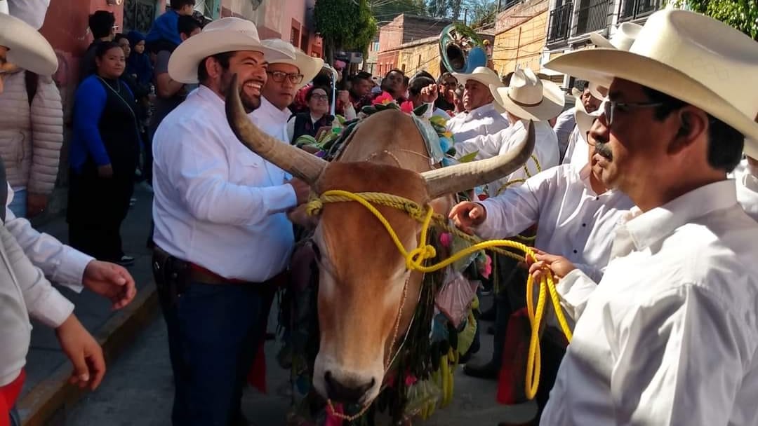 TODO LISTO PARA LA FIESTA GRANDE EN EL PUEBLITO