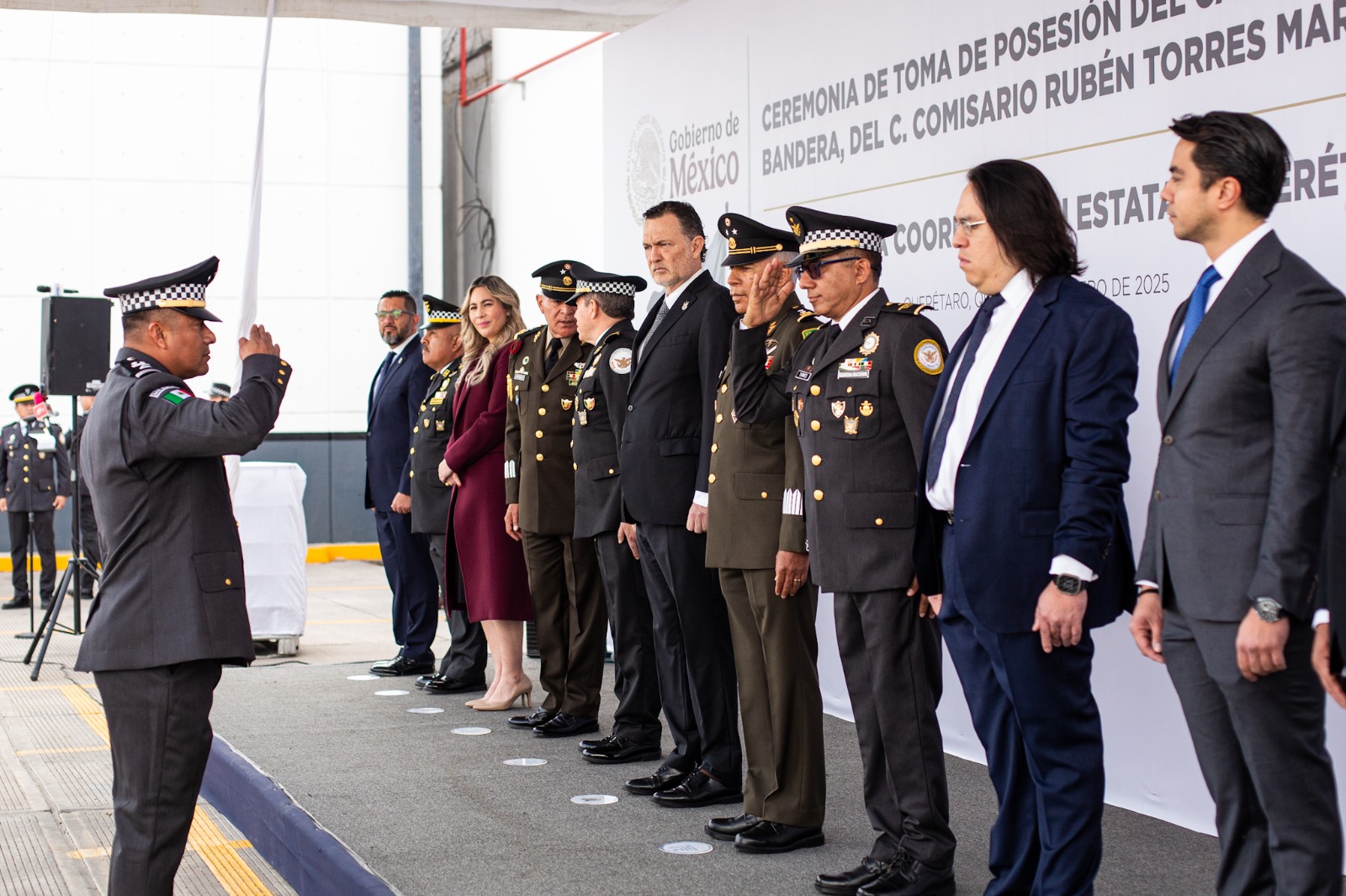 Asiste Mauricio Kuri a la toma de protesta del Nuevo Coordinador de la GN en Querétaro