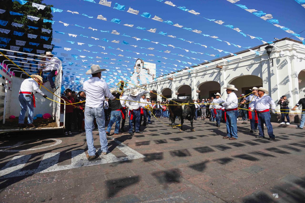 Asistió Chepe Guerrero al tradicional “Paseo del Buey¨