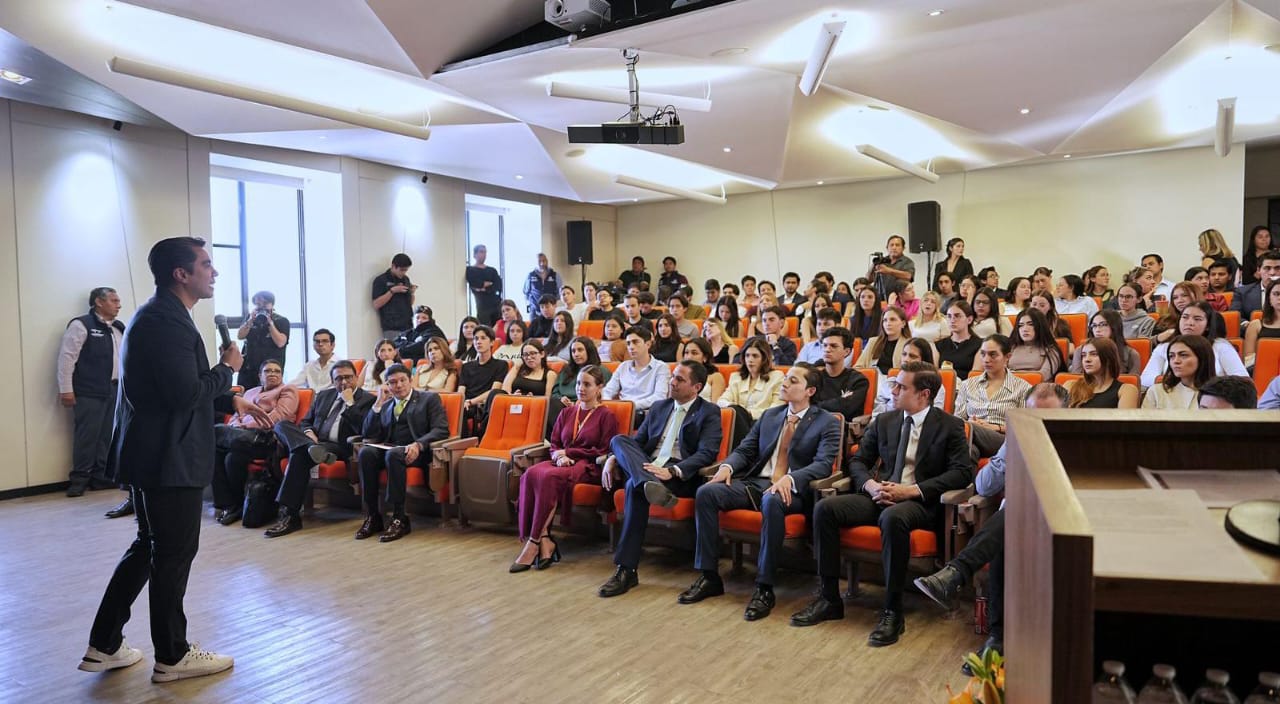 Ofrece Felifer Macías ponencia en la Segunda Semana de Derecho de la Universidad Anáhuac