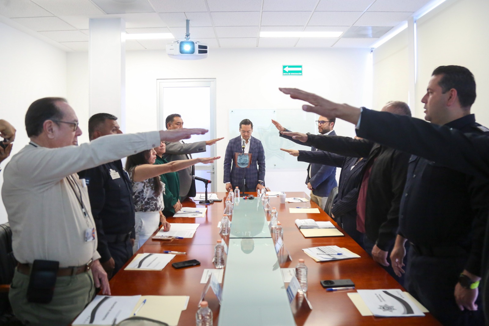 Chepe Guerrero toma protesta a los nuevos integrantes de la Comisión del Servicio Profesional de Carrera Profesional