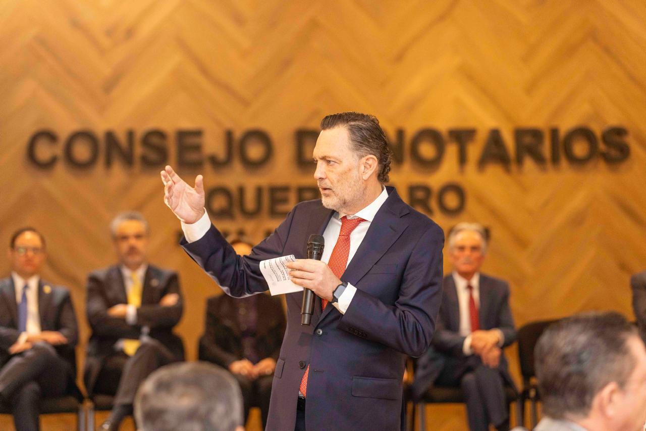 Reconoce Gobernador profesionalismo y actualización de notarios queretanos