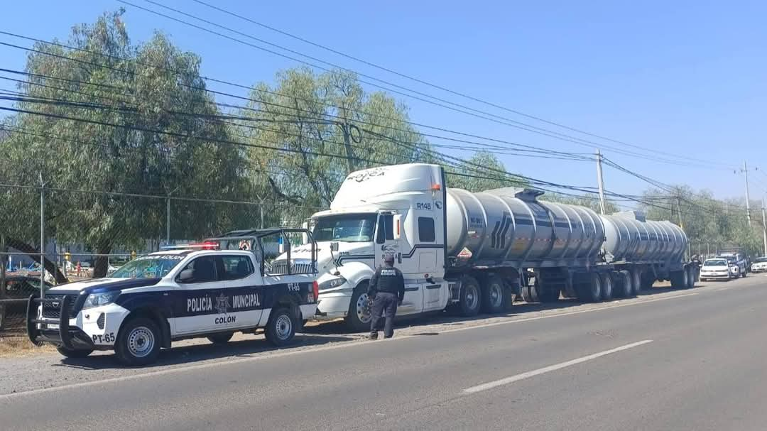 Policía Municipal de Colón detiene a dos sujetos y recupera un tractocamión y remolques