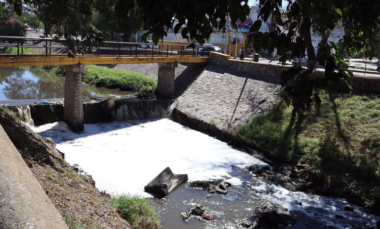 Avanza limpieza en el Río Querétaro y se incrementó la vigilancia de descargas!