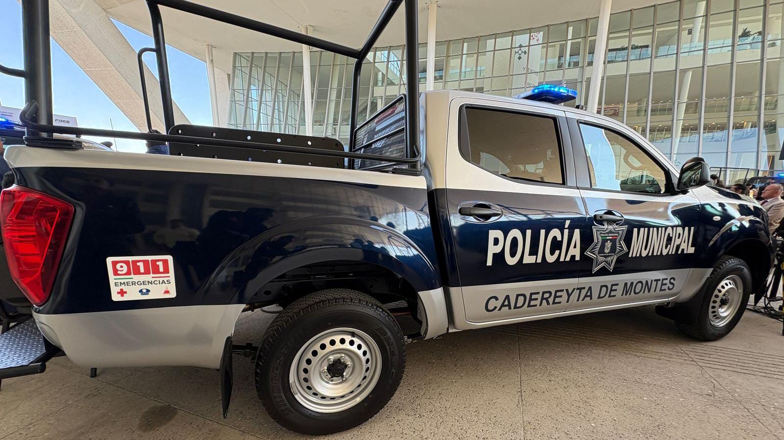 Entrega gobernador patrullas y equipamiento a policías de la zona metropolitana y el semidesierto