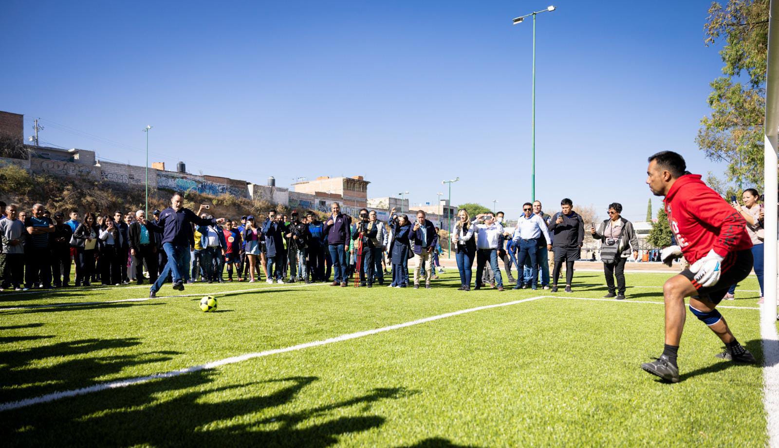 Entrega Mauricio Kuri Cancha de Futbol 7 en la Unidad Deportiva Maquío en SJR