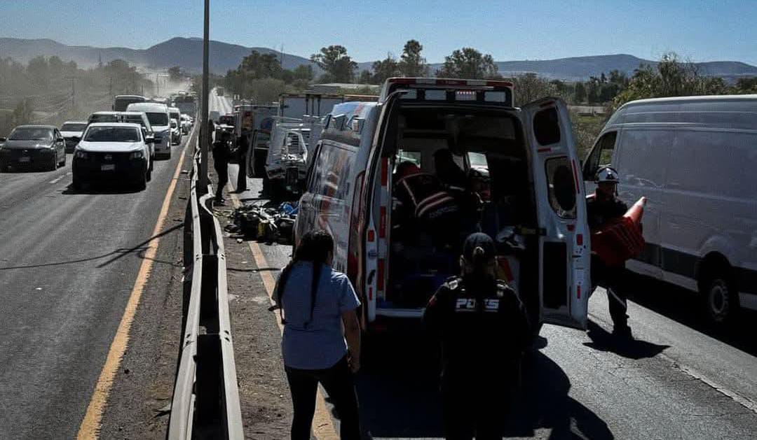 Biker muere en fatal accidente en la carretera a Bernal