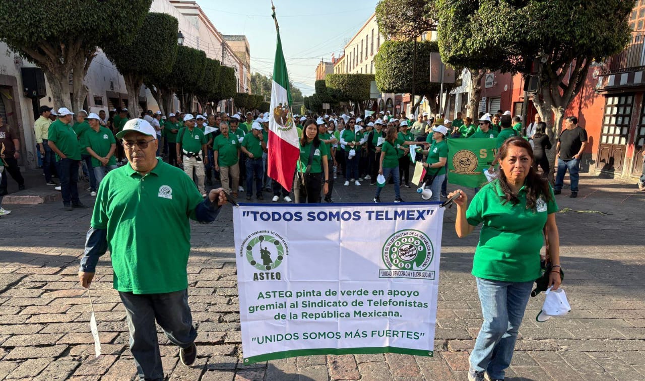 Trabajadores del Sindicato de Telefonistas y la ASTEQ marchan por el Día del Trabajo